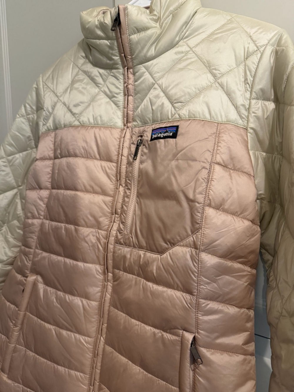 Patagonia Women's Two-Tone Quilted Jacket in Cream & Blush Radalie - Picture 2 of 5
